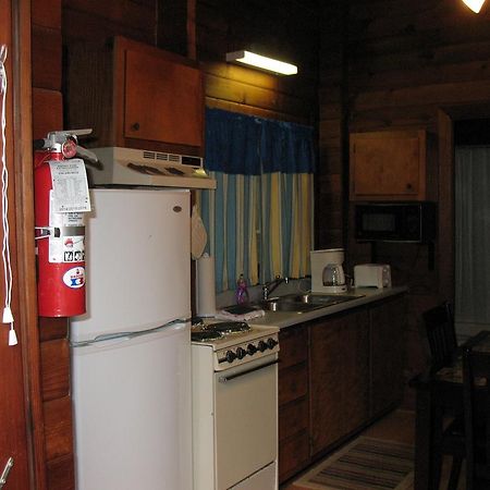 Forest Lake Camping Resort Lakefront Cabin 8 Advance المظهر الخارجي الصورة