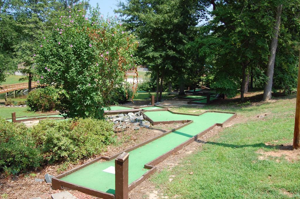 Forest Lake Camping Resort Lakefront Cabin 8 Advance المظهر الخارجي الصورة