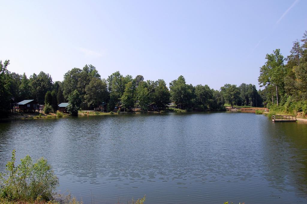 Forest Lake Camping Resort Lakefront Cabin 8 Advance المظهر الخارجي الصورة