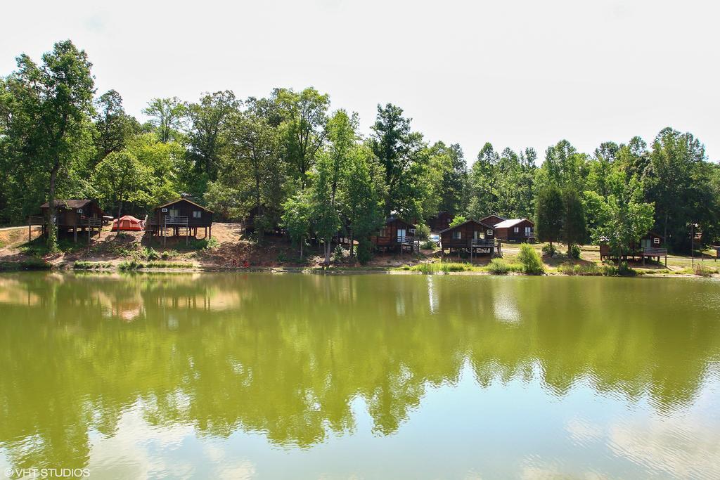 Forest Lake Camping Resort Lakefront Cabin 8 Advance المظهر الخارجي الصورة