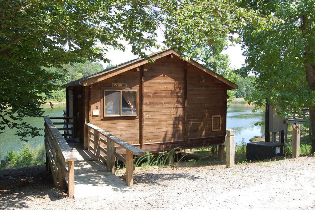 Forest Lake Camping Resort Lakefront Cabin 8 Advance المظهر الخارجي الصورة