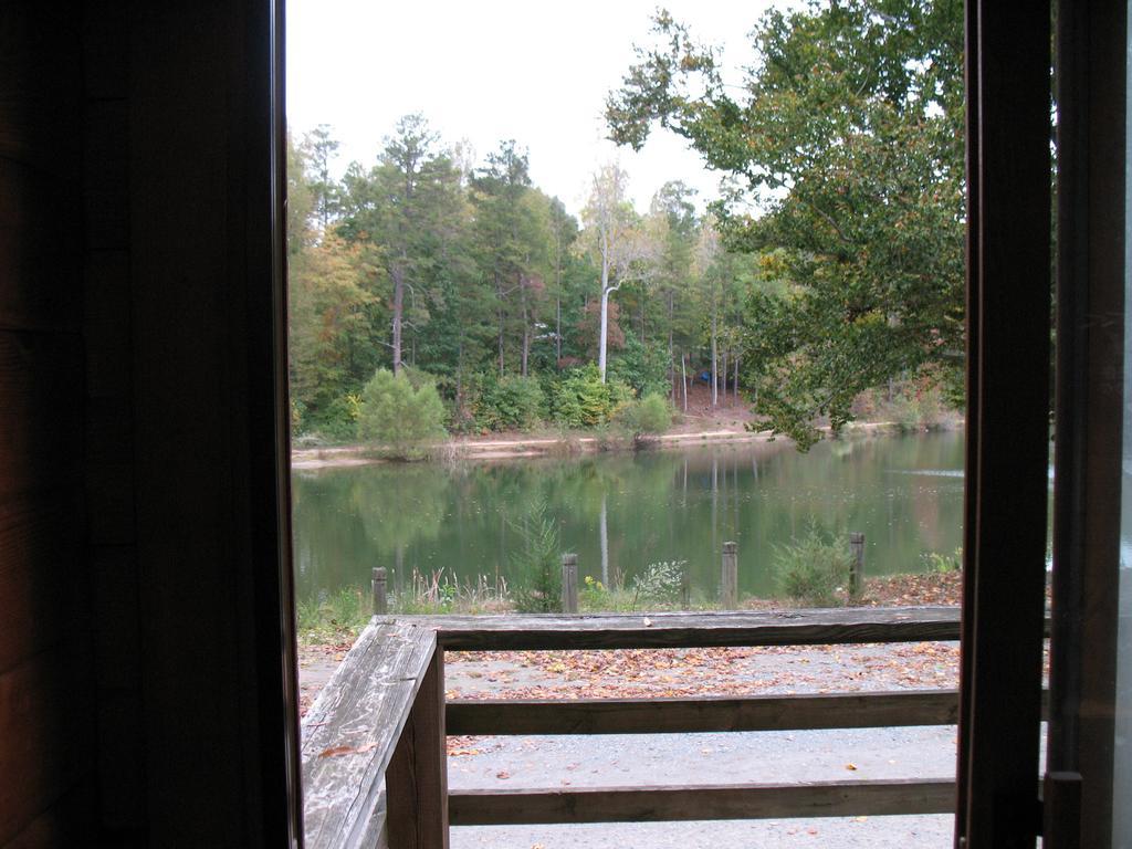 Forest Lake Camping Resort Lakefront Cabin 8 Advance المظهر الخارجي الصورة